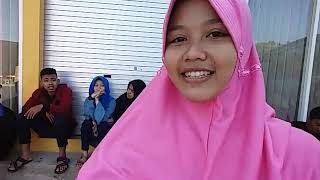 Gadis Cantik Menyapa Pemirsa.