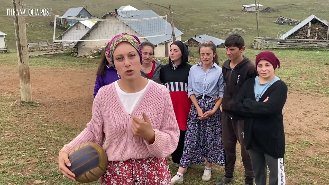 Gümüşhane'de genç kızların yaylada oynadıkları voleybol maçları büyük ilgi görüyor/THE ANATOLIA