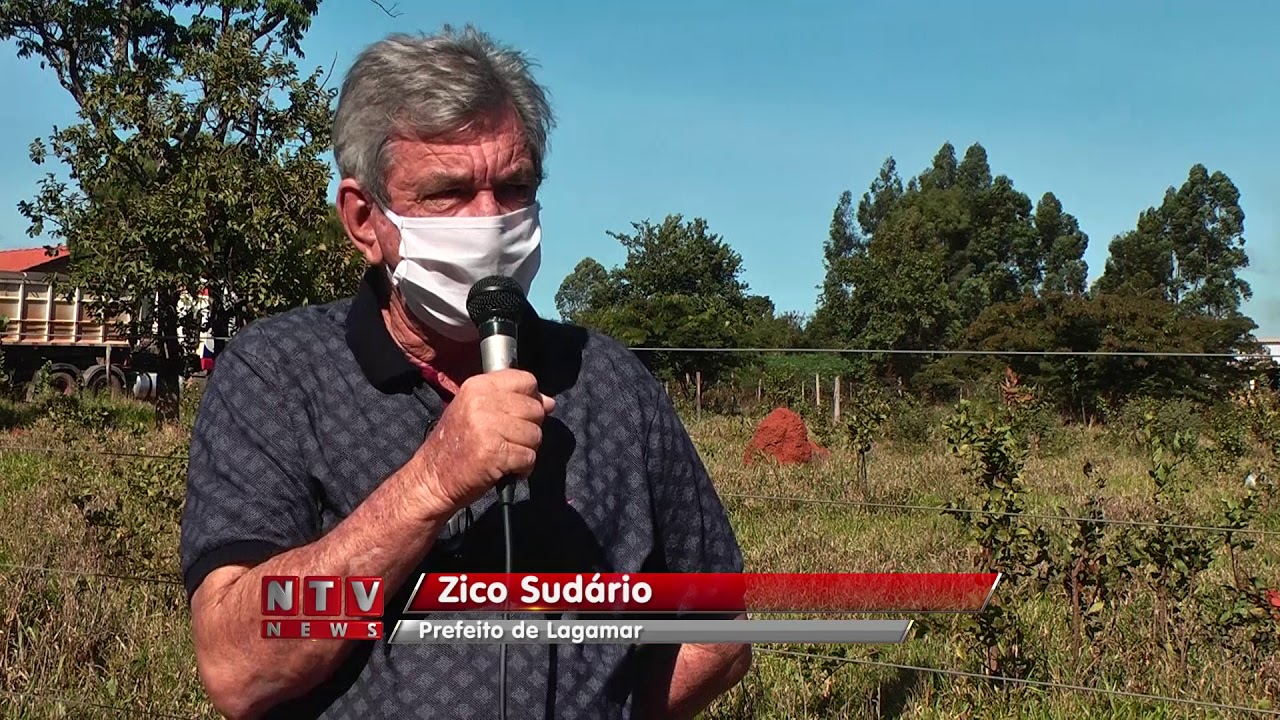 Vereador de Lagamar cansa de esperar e resolve ele mesmo capinar margens de rodovia
