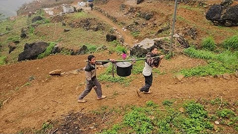 Ngôi làng Hấu Chua tiếp khách toàn món lạ ngon khiêng lệ khệ hế hế. Nguyễn Tất Thắng