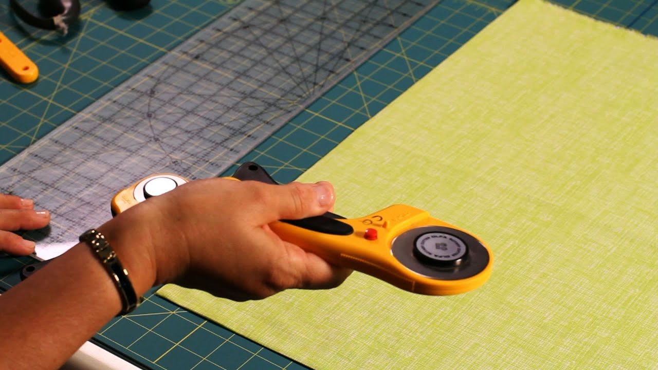 Sewing How To: Rotary Cutter & Cutting Mat