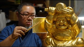 Процесс украшения украшения 24-каратным золотом японским мастером (SUIGENKYO)