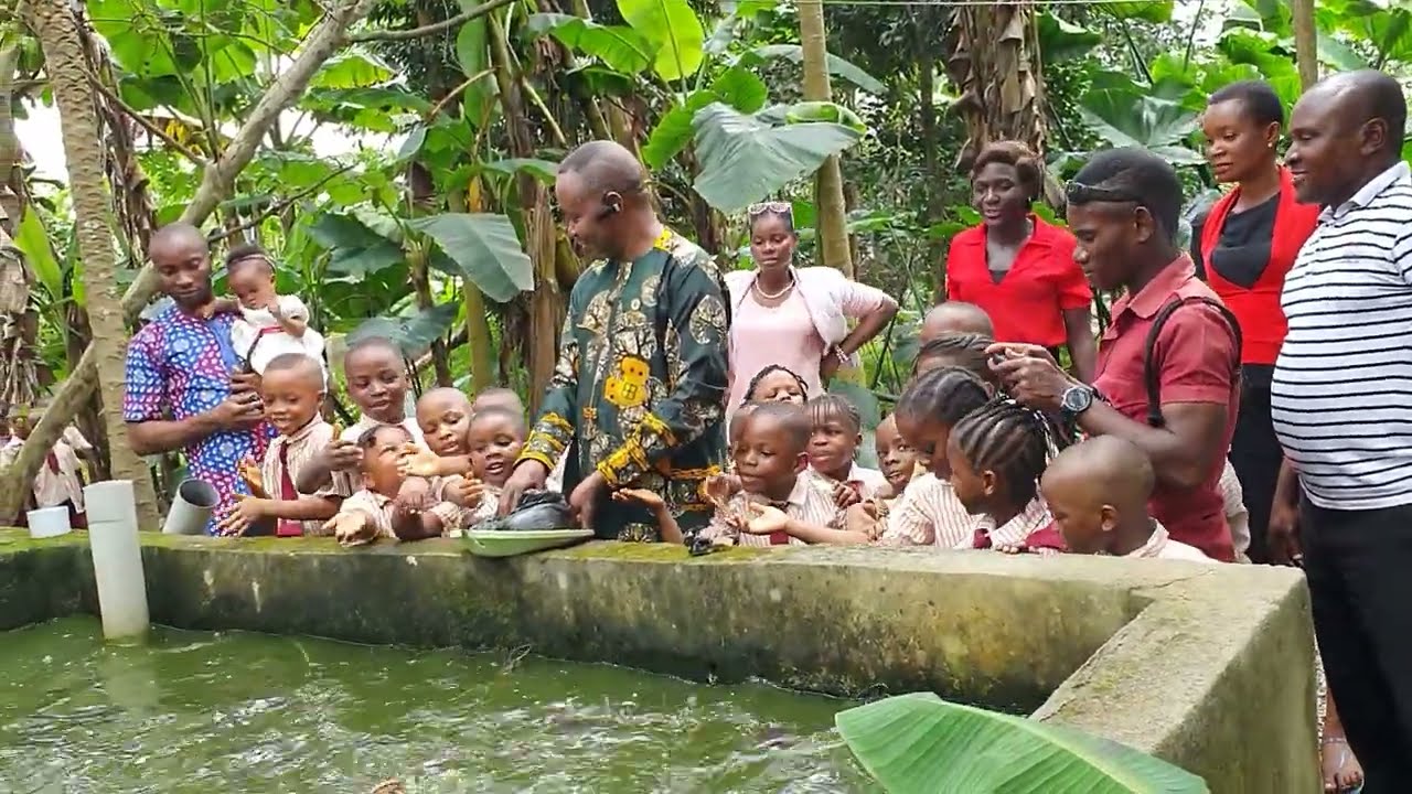 Prof Edem Eniang introduces school children to basic aquaculture.