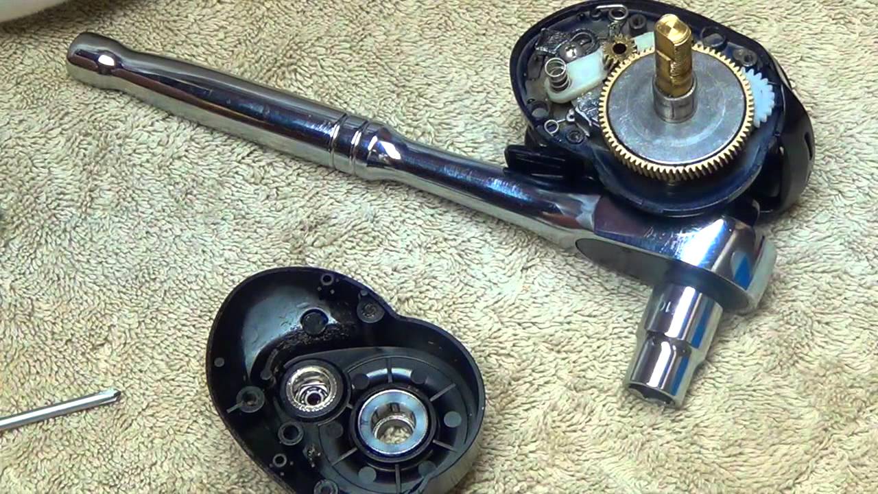 How To Clean and Lubricate Your Baitcasting Reel / Baitcasting Reel  Maintenance - YouTube