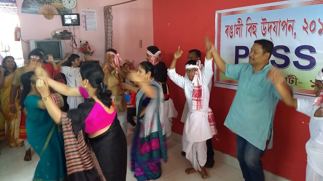 Bihu at pass Birubari(2)