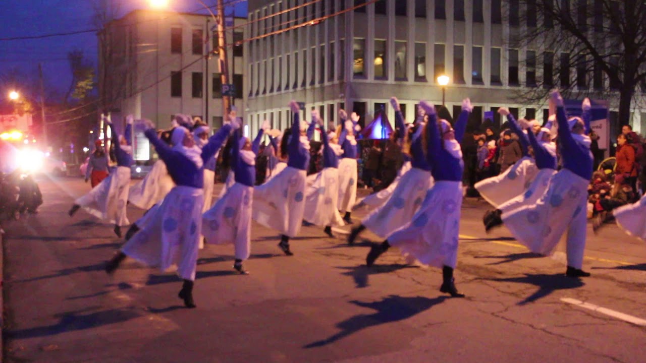 Parade du Père Noël, 18 nov. 2017 Granby YouTube