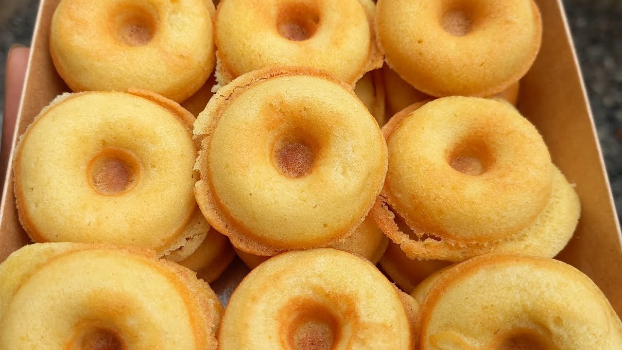 Sugared Yeast Doughnuts - Bakes by Chichi