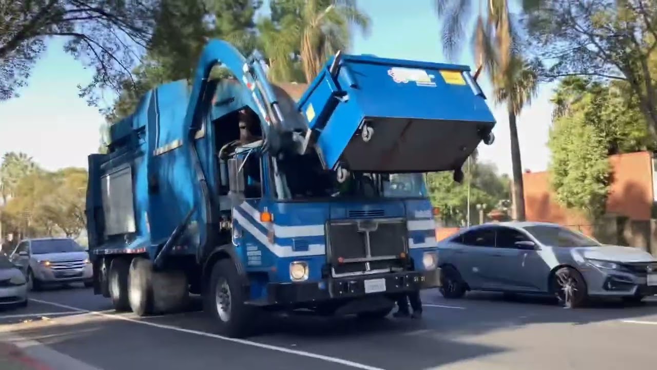 RecycLA Republic Services Autocar Xpeditor McNeilus 8628 on Recycling