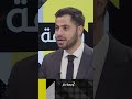 قاسم قصير يُشهر "السـ لاح الجديد" في الاستوديو!