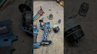 Broken Makita drill getting a new chuck and a deep clean. strip it, clean it, fix it. #drill #tools