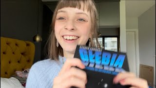 ASMR lo-fi setting and breaking the pattern (tapping, scratching) 💙