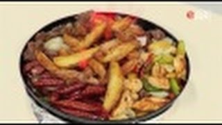 Подача (сервировка) мяса с картошкой в сковородке фламбированного / Илья Лазерсон / Обед безбрачия Подача (сервировка) мяса с картошкой в сковородке фламбированного / Илья Лазерсон / Обед безбрачия