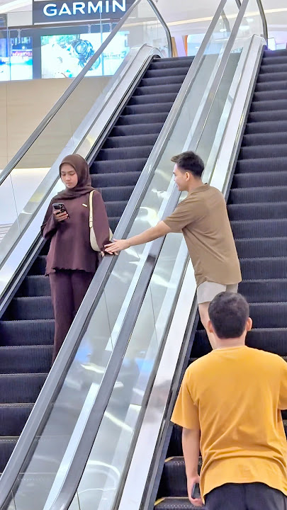 Sentuh cewek cantik sampai di kejar🤣 #funny #prank