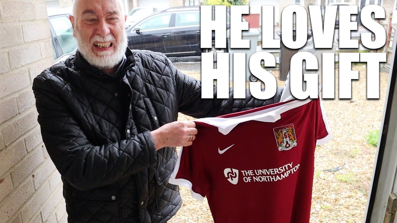 bobby moore fund t shirt