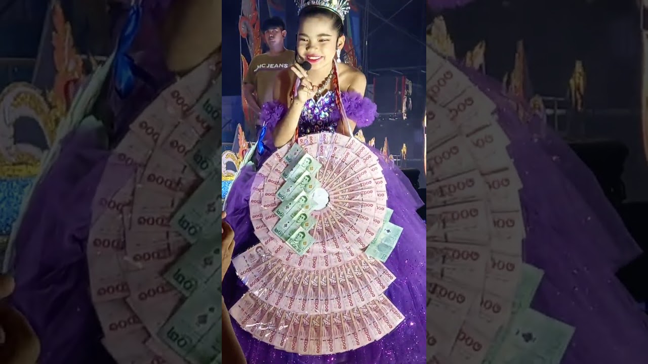 น้อง อะอายสกุณาพร ร้องเพลงในบ้านเกิดเป็นครั้งแรก บนเวทีหมอลำเสียงวิหค บ้า่นขามเรียง อ.กันทรวิชัย