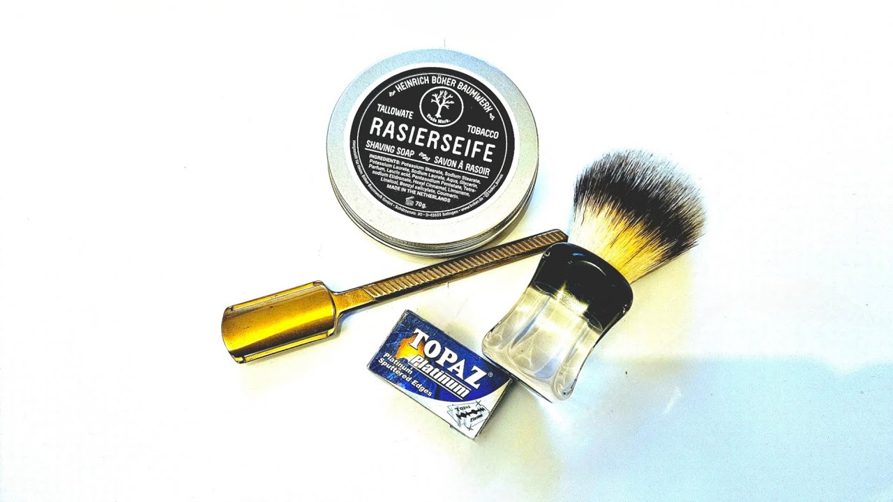 ⁣Boker Tobacco Shaving Soap. Razorine Premium Razor. Yaqi Robin Brush. Topaz Blade.