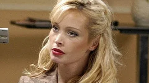 This Neighbours bombshell looks shockingly differe...