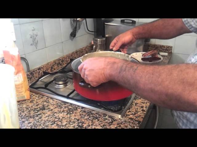 Pan Bizcocho al baño Maria en Hornilla de Gas - YouTube