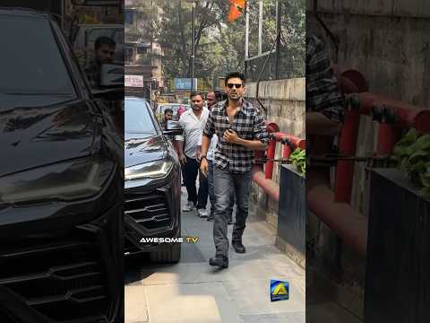 Chandu Champion Kartik Aaryan arrives in swag