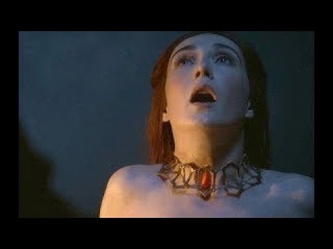 Melisandre gives birth to a shadow