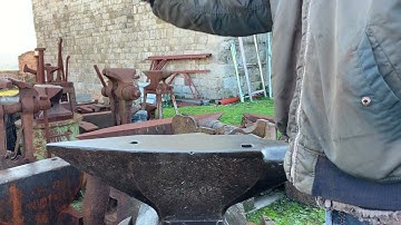 Extra large 600 pound Soding & Halbach forged anvil