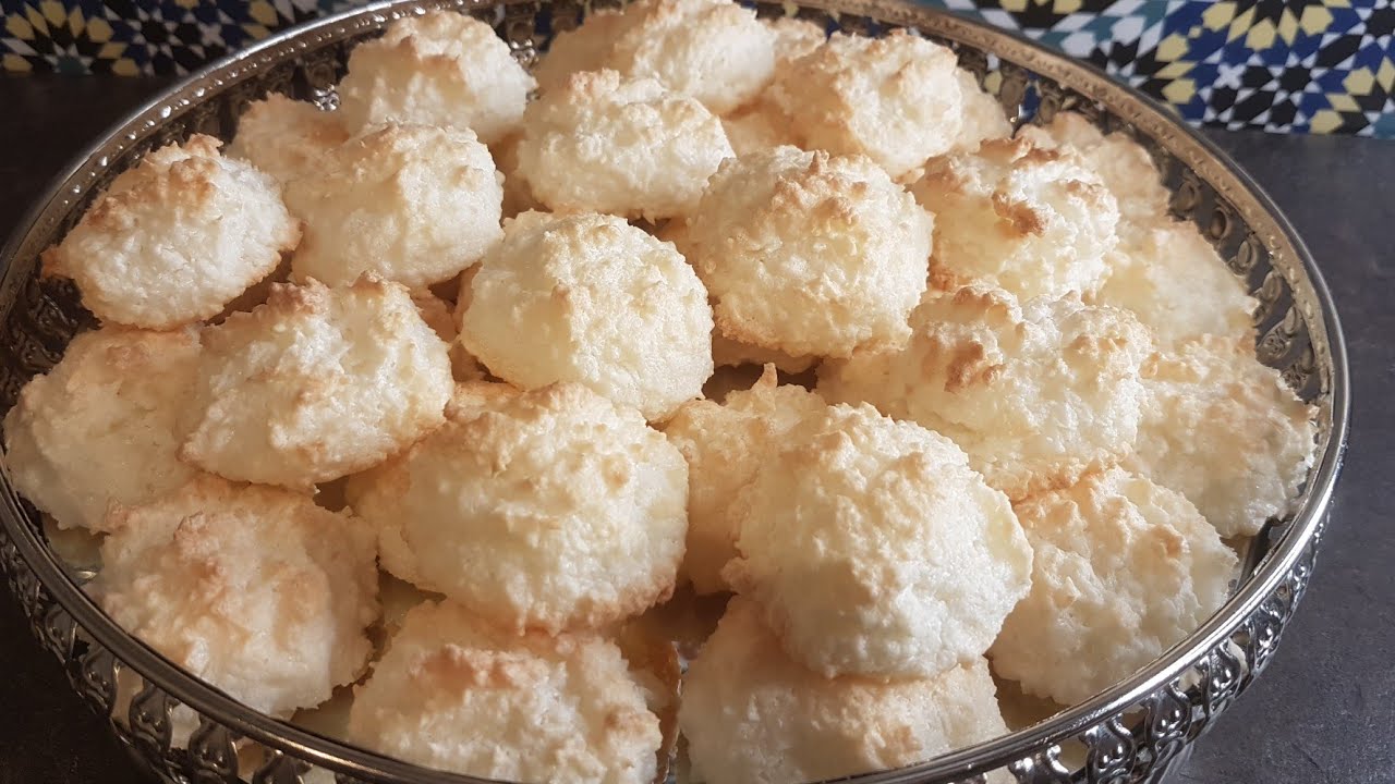 حلوة الكوك او جوز الهند العشر دقائق بثلاث مكونات فقط بدون زبدة ولا زيت ولا خميرة هشيشة ومعلكة