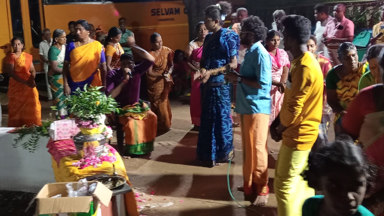 🔴தொட்டியம்  மதுர காளியம்மன் கோயில் கும்பாபிஷேகத்திற்கு திருநங்கைகள் நடத்தும் முளைப்பாரி பூஜை