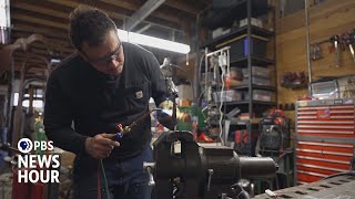 Russian artist opposed to Putins war in Ukraine finds refuge in Oregon
