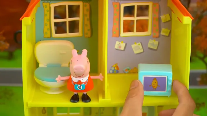 Peppa Pig Toy Learning Video for Kids | Peppa Pig Gets a New Pool & Goes Swimming!