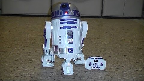 TOYS R US EXCLUSIVE R2 D2 INTERACTIVE ROBOTIC DROID VIDEO TOY REVIEW