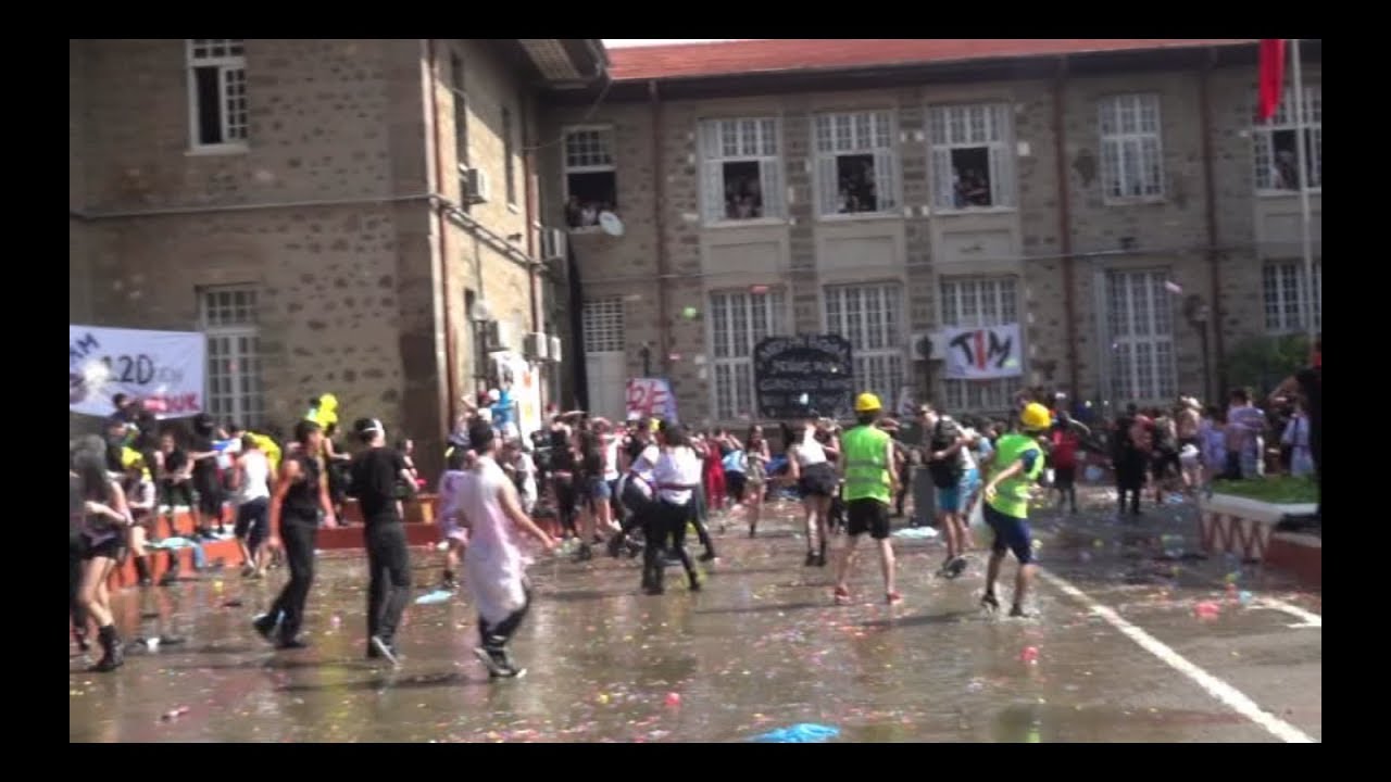 İzmir Kız Lisesi 2018 Mezunları Su Savaşı