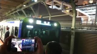 E235系1000番台 横浜駅発車シーン