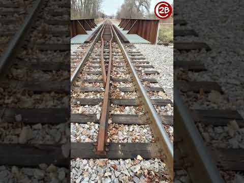 Vidéo: Où est le troisième rail ?