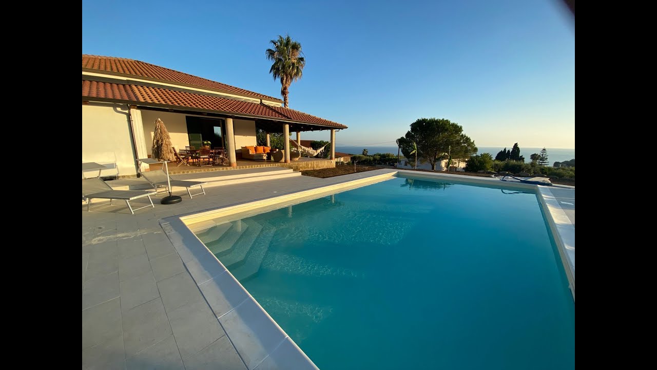 Villa Pavone, per 4/5 pax, con piscina privata  e vista mare a Capo Vaticano, Calabria.