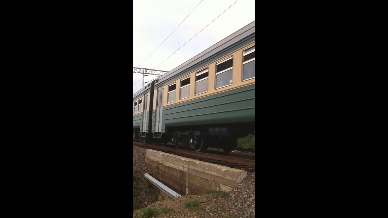 Electric multiple unit ER2.MOV