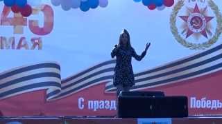 София Смирнова поет песню Идёт Солдат По Городу