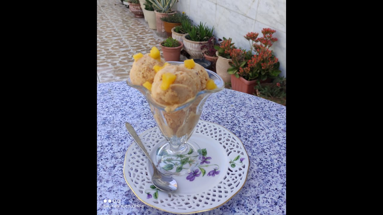 چۆنیەتی ئامادەکردنی ئایس کرێم بەتامی خۆخ لەسەر شێوازی ئایە گوڵ