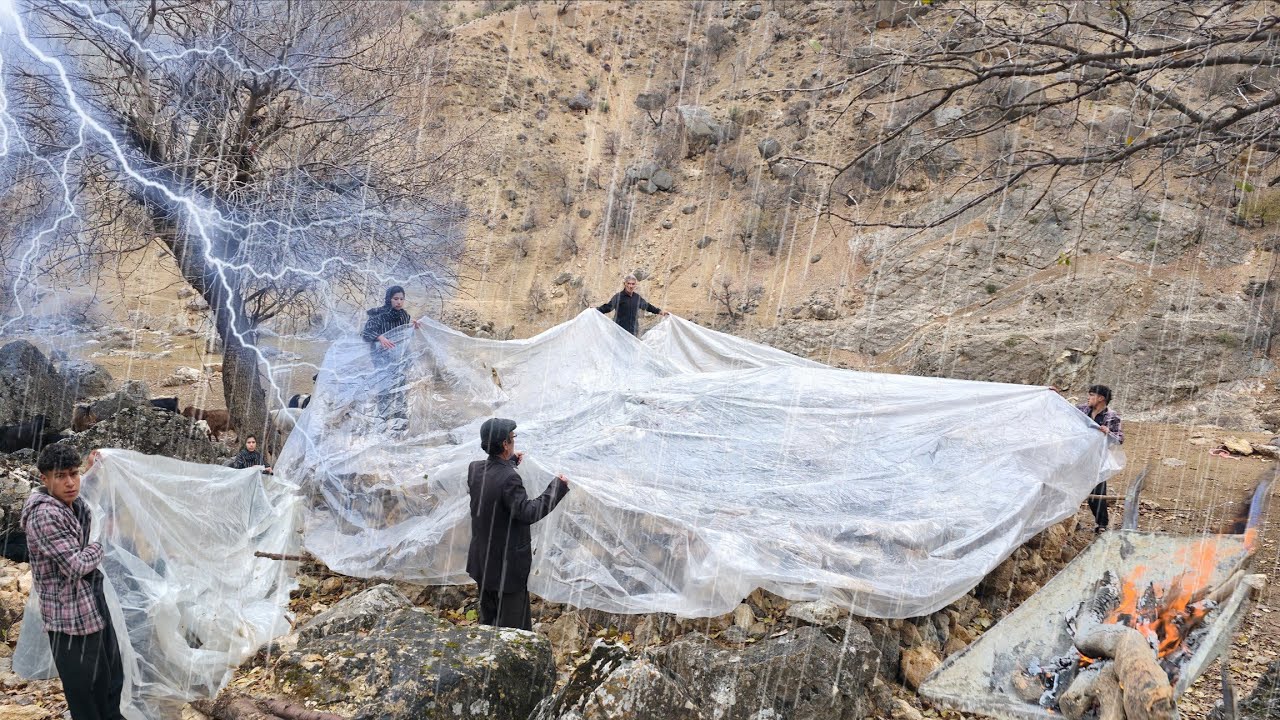 Кочевая жизнь в пещере 🌧️ Попал под сильный дождь и борется за выживание