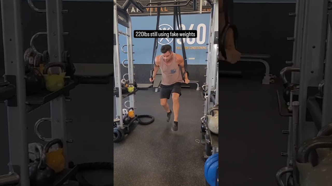 Trying to get away with this lift with my fake weights 