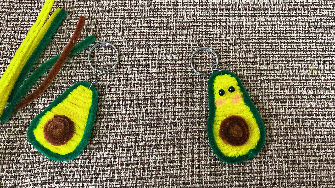 Easy pipe cleaner keychain crafts Cute Keychain making with pipe