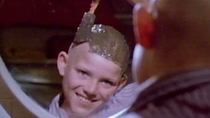 Bald boy spread chocolate sauce on his head. #fantasy#movie