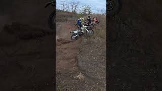 Amateurs Enduro | Climbing a high hill