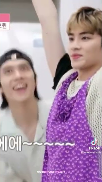 Xiaojun Funny moment. hendery helps xiaojun #wayv #nct #xiaojun #hendery