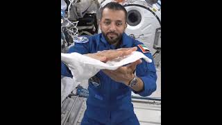 فيديو ممتع كيف يتشكل الماء في الفضاء مع الاماراتي سلطان النيادي اول رائد فضاء عربي في مهمة طويلة