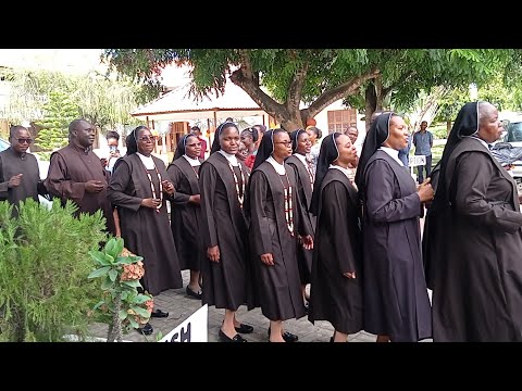 TAZAMA JINSI MASISTA WAKARMEL WALIVYO TINGA UKUMBUNI TAFRIJA NADHIRI ZA MUDA NA JUBILEE MIAKA 25