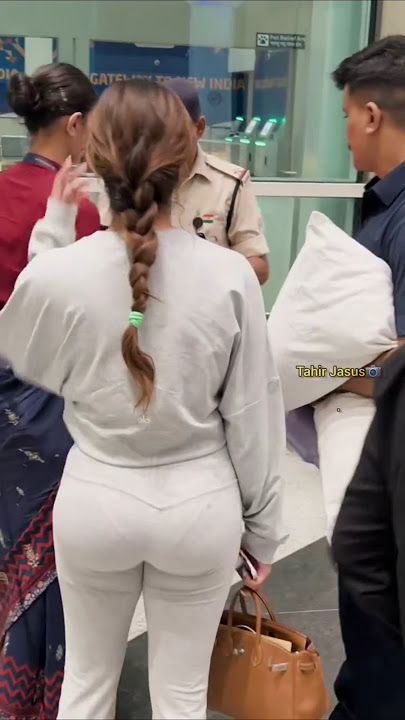 WTF 😒 look at her ass 🍑🥵 #viralshorts #viral #janhvikapoor #shorts