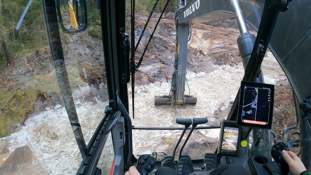 Очистка 100-метровой канавы