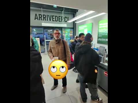 UN SIGNORE ALLE CASSE VUOLE FARE IL FURBO E GUARDATE CHE SUCCEDE!! #viral #perte