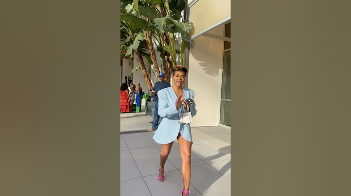 Taraji P Henson has a Uncomfortable interaction with a fan.