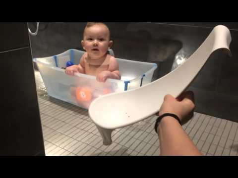 stokke---bain-pliable-avec-bébé-8-mois---foldable-bath-from-stokke